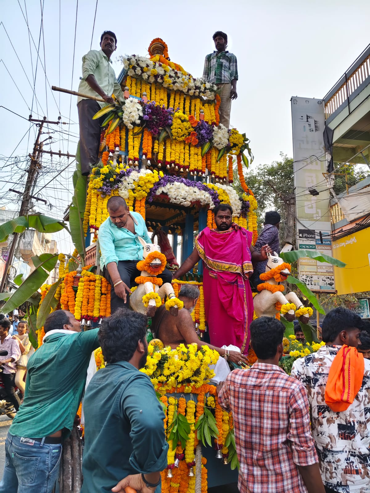 Grand temple chariot procession through Penugonda